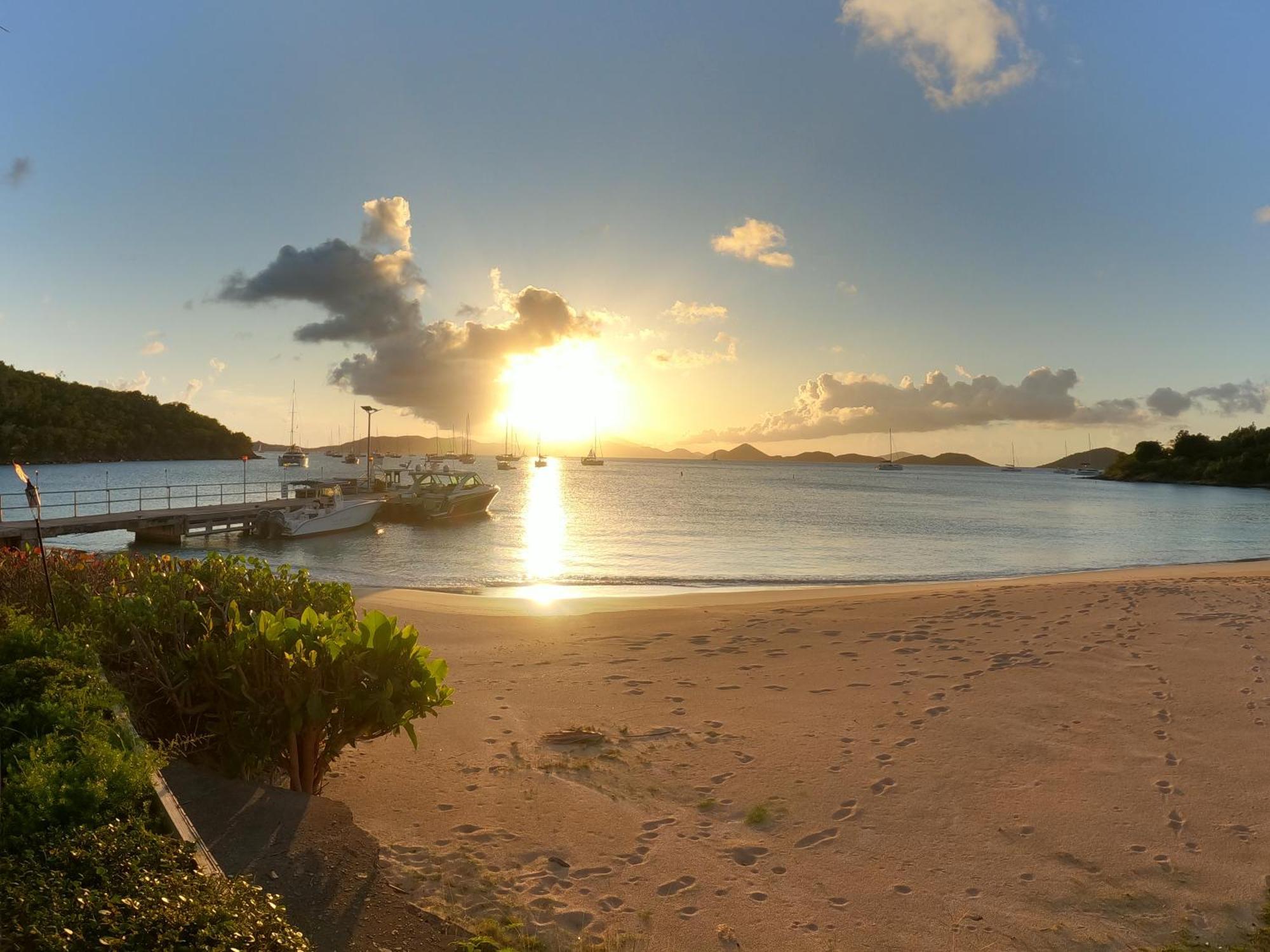 Beautiful Honeymoon Suite at Sunset Serenade Cruz Bay Buitenkant foto